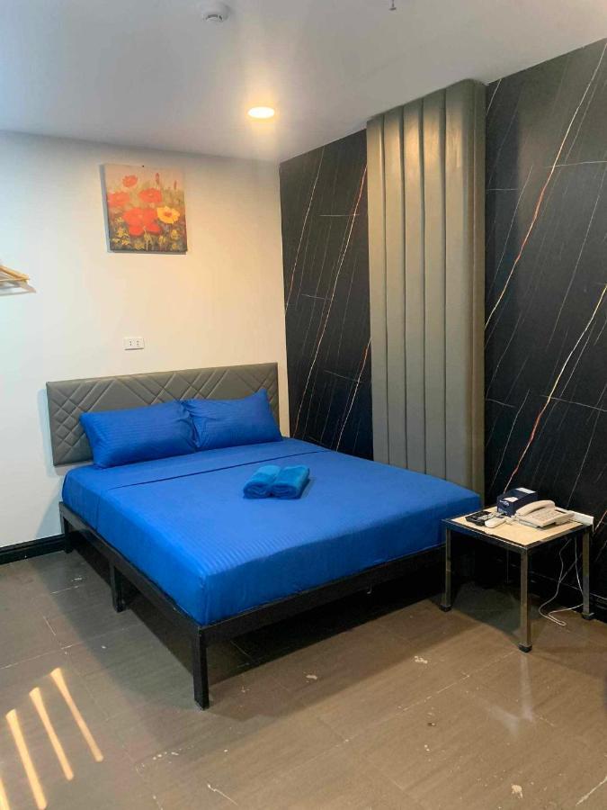 Maine City Residences Manila Bagian luar foto